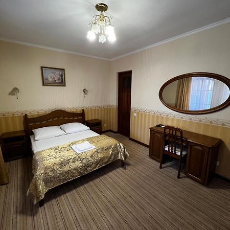 Zolotoy Fazan Hotel Nikolayev Luaran gambar