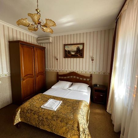 Zolotoy Fazan Hotel Nikolayev Luaran gambar