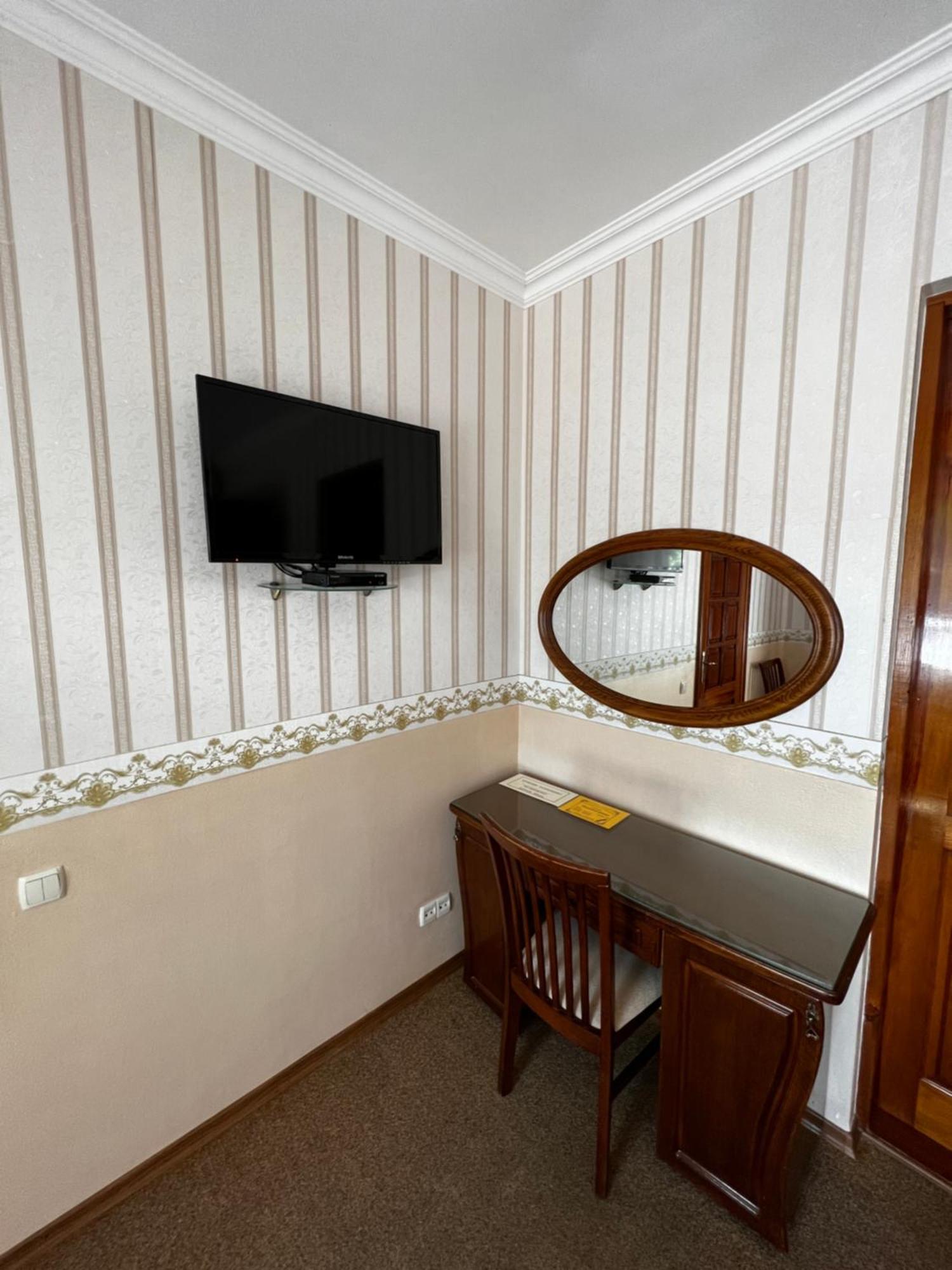 Zolotoy Fazan Hotel Nikolayev Luaran gambar