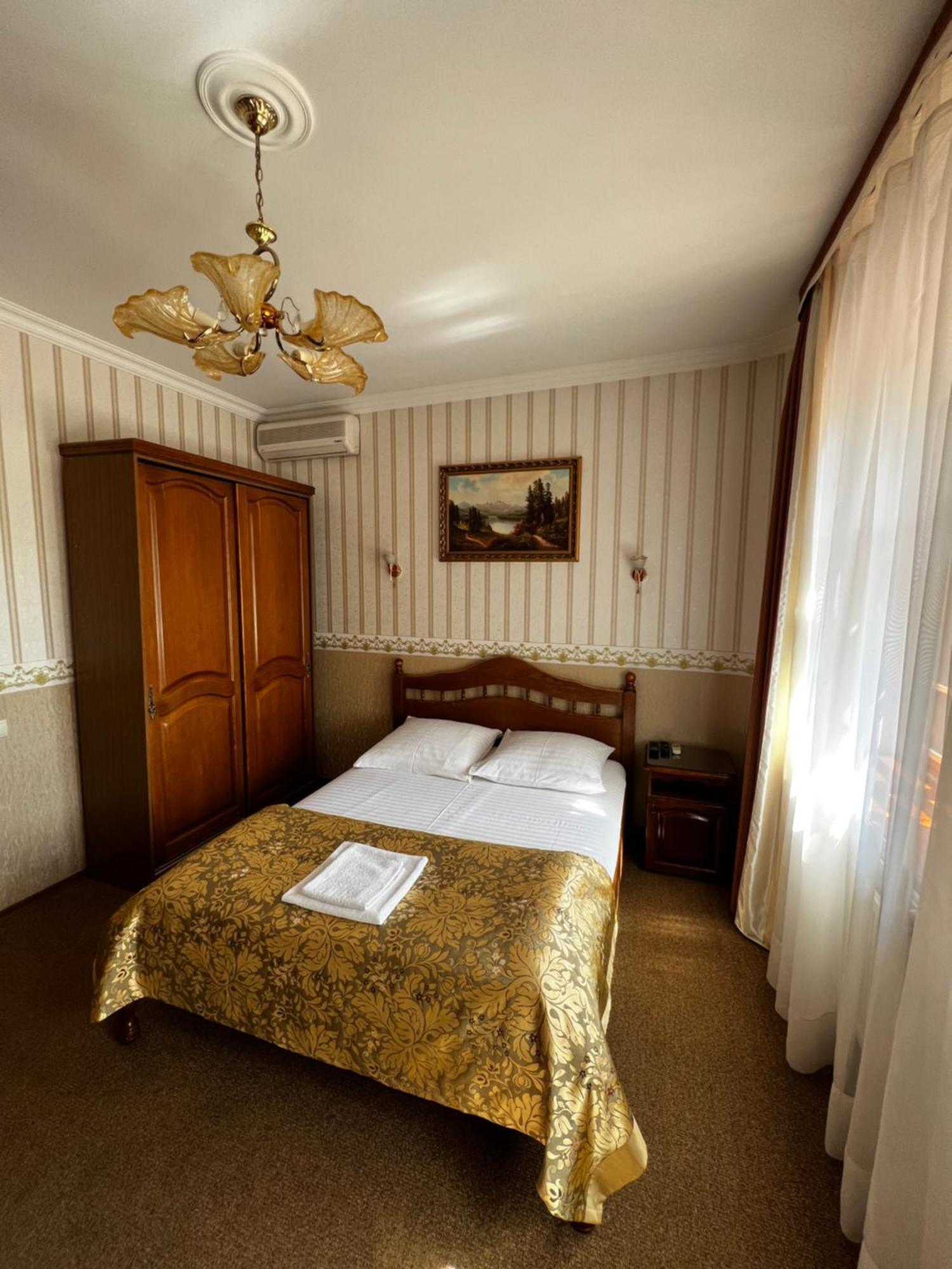 Zolotoy Fazan Hotel Nikolayev Luaran gambar